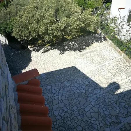 Apartmenthaus Apartamento Rab Town